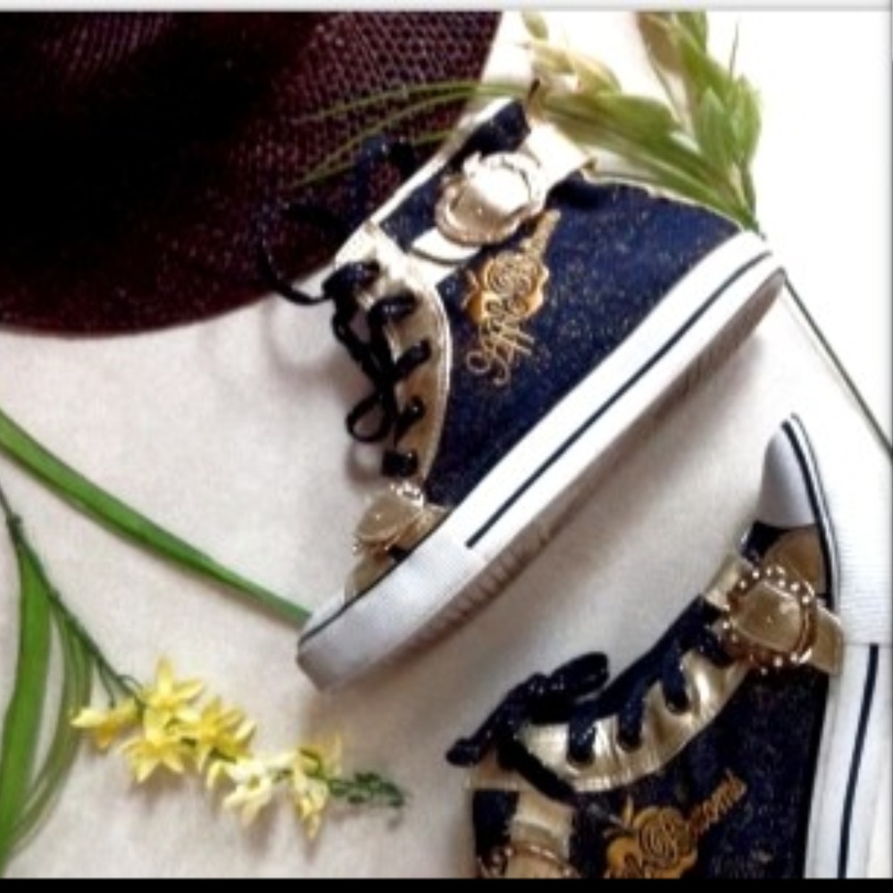 Navy/gold apple bottoms girls sneakers